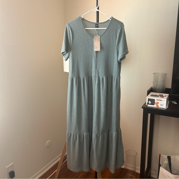 SHEIN Maternity Wear button detailed ruffle hem midi-dress - Picture 3 of 4